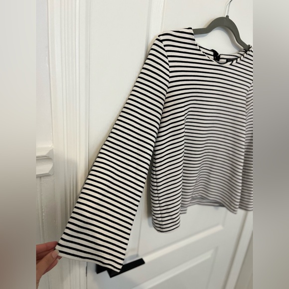 Banana Republic bell-sleeved top - Picture 2 of 4